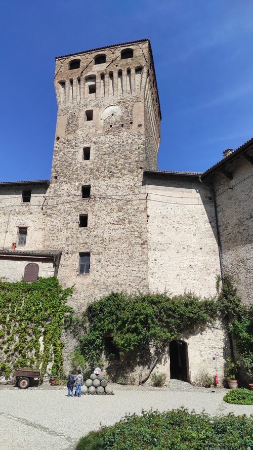 castello montechiarugolo parma