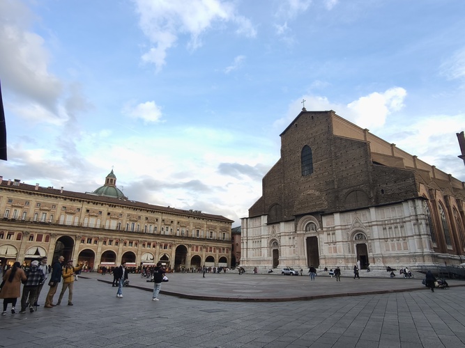 piazza maggiore bologna