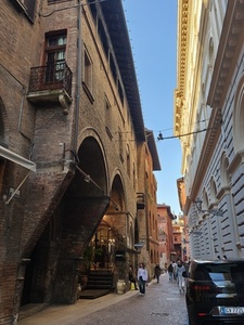 via de toschi quadrilatero bologna